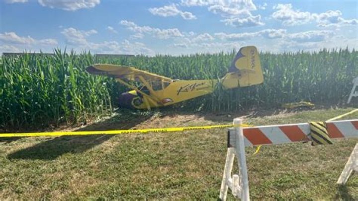 	14 DIE AFTER COMMUTER PLANE TUMBLES INTO TEXAS CORNFIELD	