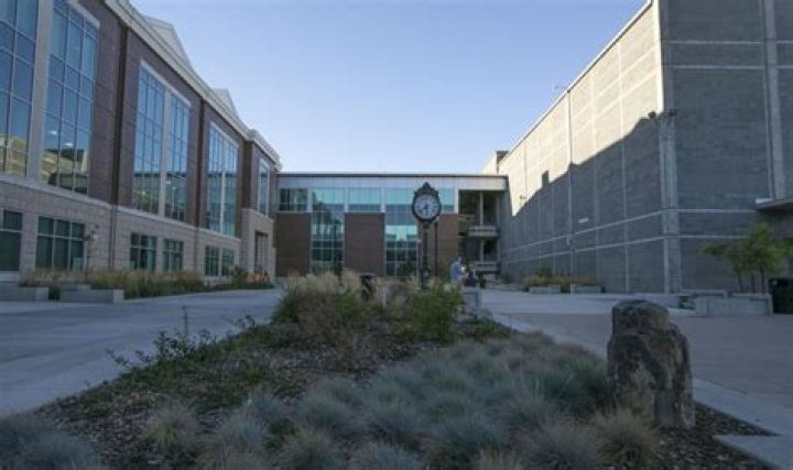 A.C. Davis High School - Yakima
