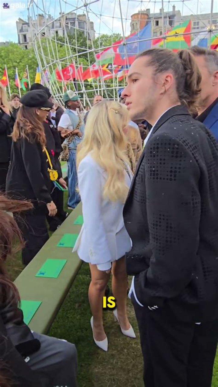 Aabrina Carpenter Height: A Comprehensive Insight Into The Star's Stature