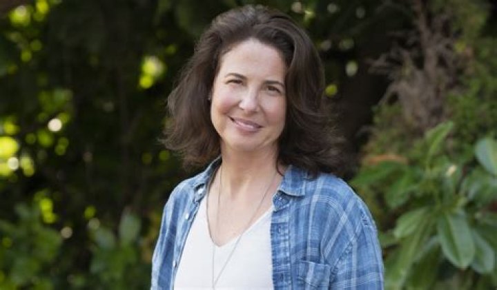 Actress Robin Weigert: A Comprehensive Look At Her Career And Life
