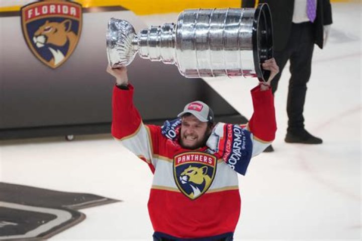 	Aleksander Barkov becomes second Florida Panther to win Lady Byng trophy	