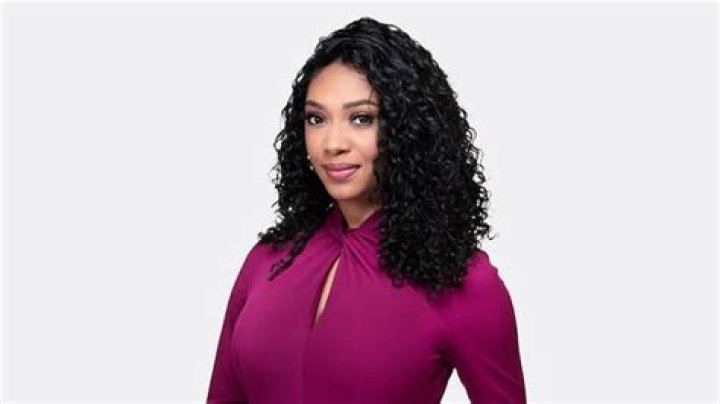 Alexandra Lewis Bio, Age, Height, Husband, Salary, Net Worth, 9NEWS