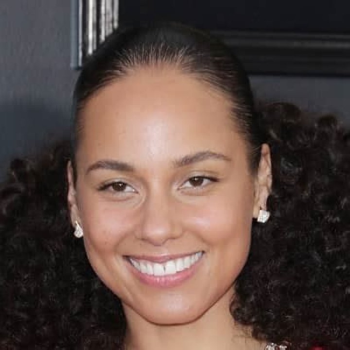 Alicia Keys - Bio, Age, Height, Career, Nationality, Net Worth, Facts