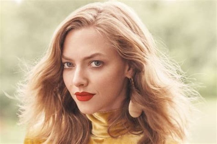 Amanda Seyfried - Bio, Net Worth, Height