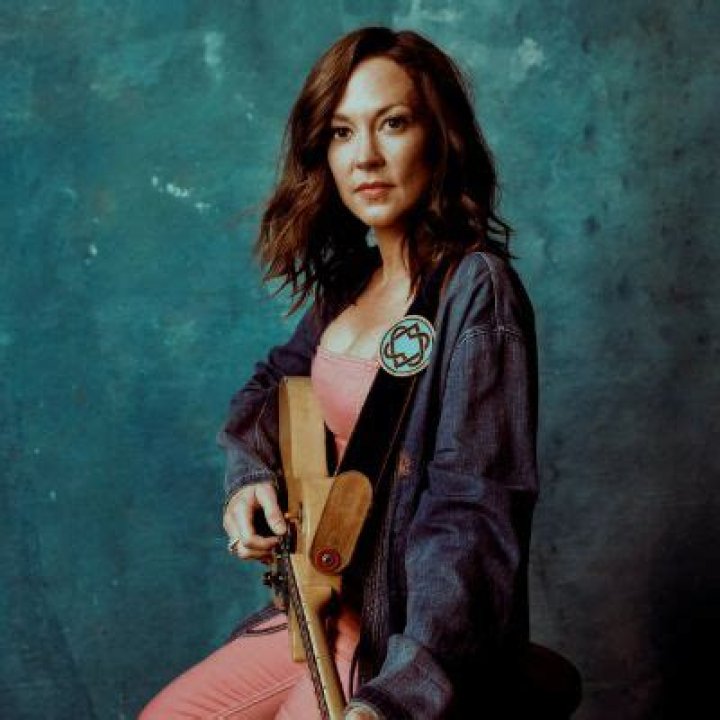 Amanda Shires Net Worth 2024
