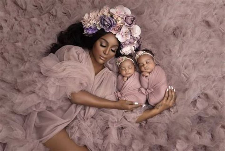 AMARA LA NEGRA SPENDS THE DAY OUT WITH HER ADRABLE TWINS