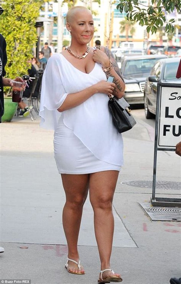 AMBER ROSE KEEPS IT PUNK ROCK WHILE PREGNANT