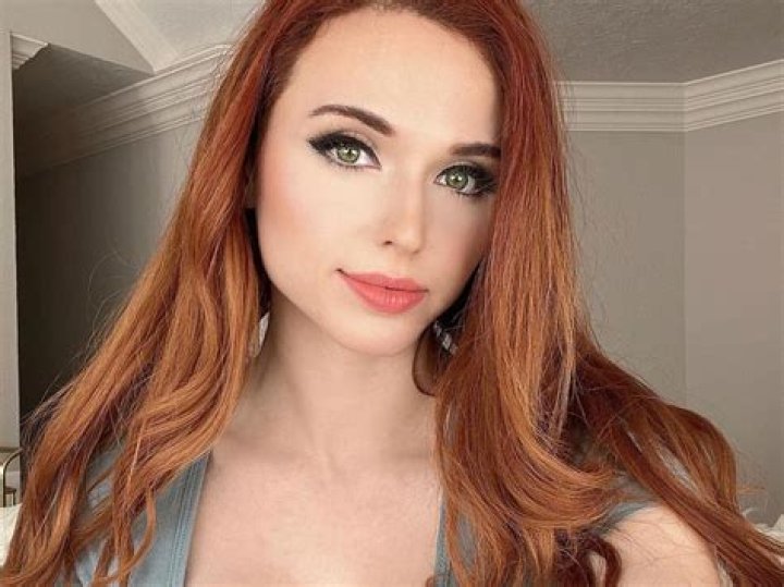 Amouranth “destroys” accountant calling her gas station purchase a fantasy
