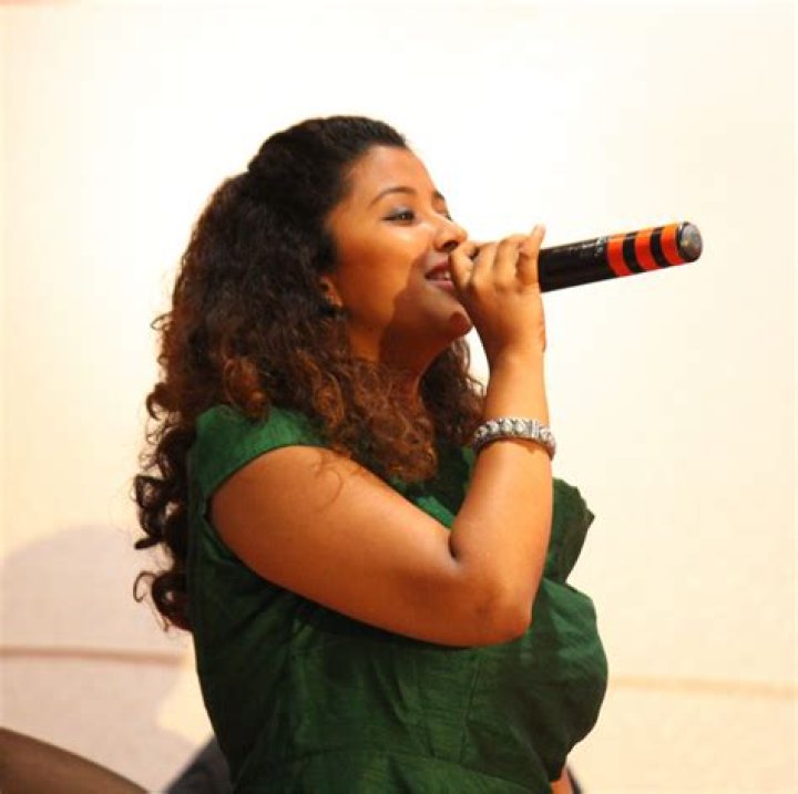 Anandi Joshi Singer गायिका Wiki, Age, Biography, Songs, Albums