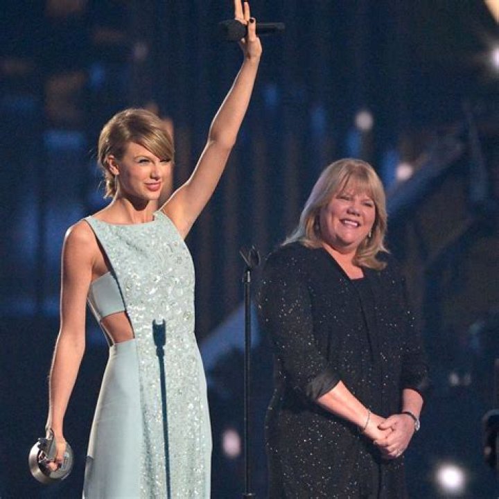 Andrea Swift Wikipedia, Husband: Taylor Mother At Super Bowl