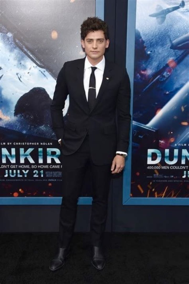 Aneurin Barnard Biography