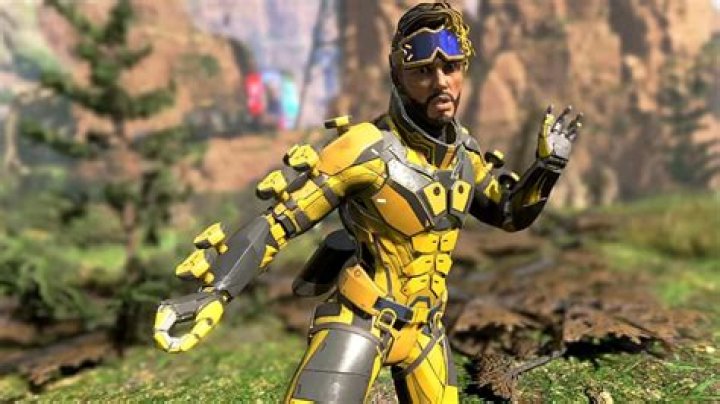 Apex Legends fan bamboozles crowd with perfect Mirage cosplay