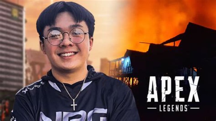 Apex Legends pro Nafen pulls off game-winning clutch while his house is 