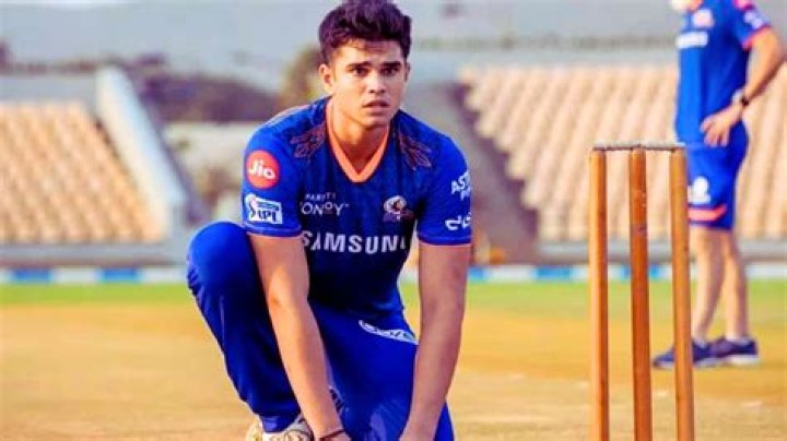 Arjun Tendulkar Wiki | Biography| Height| Age| Weight| Girlfriend| Bowling Speed| Records| IPL Team