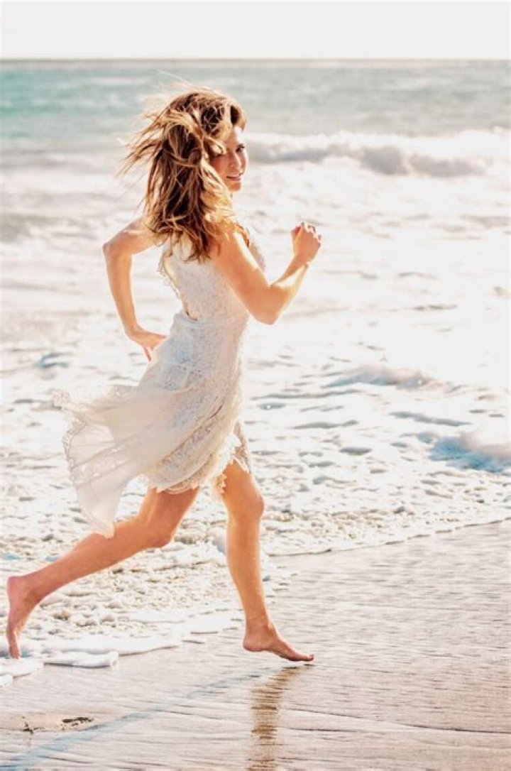 Ashley Cusato activity - FamousFix.com