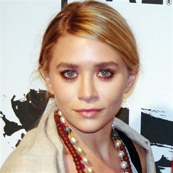 Ashley Olsen - Bio, Net Worth, Height