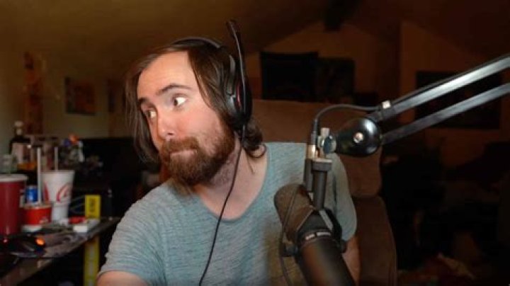 Asmongold calls WoW community “trash” compared to FFXIV fans