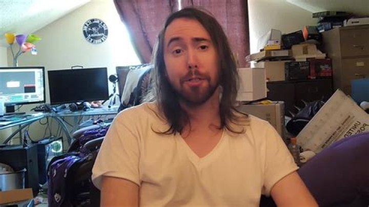 Asmongold explains why players should quit WoW Classic right now