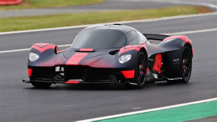 Aston Martin Valkyrie Prix