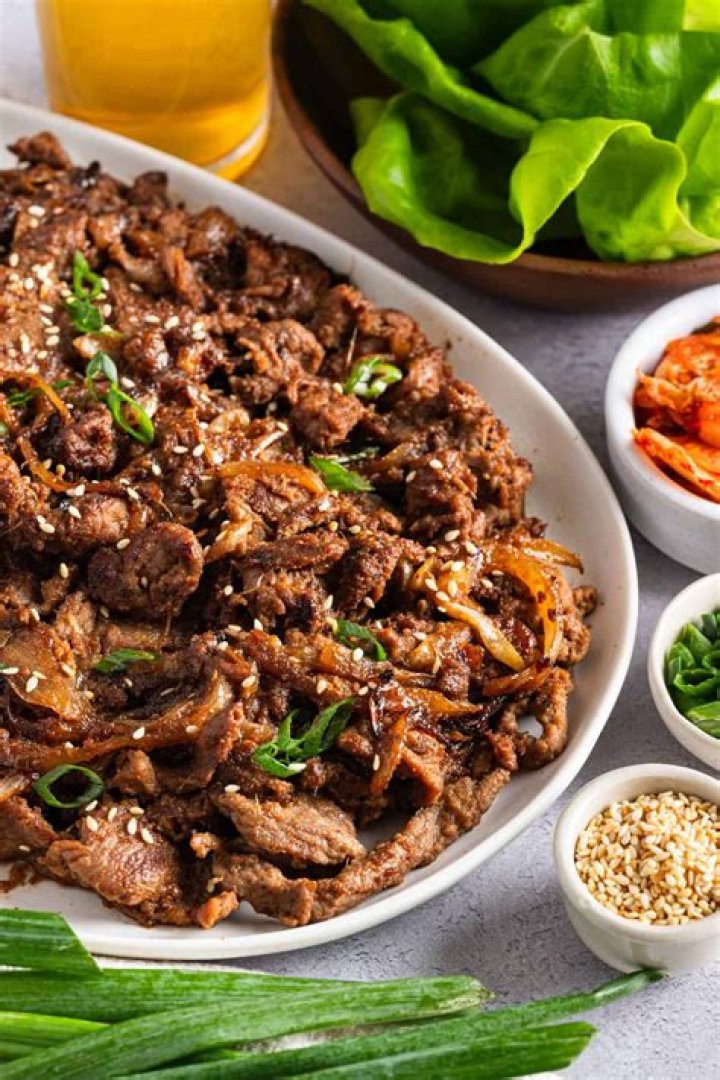 Barbecued beef is so spicy, even the big cat had a bawl
