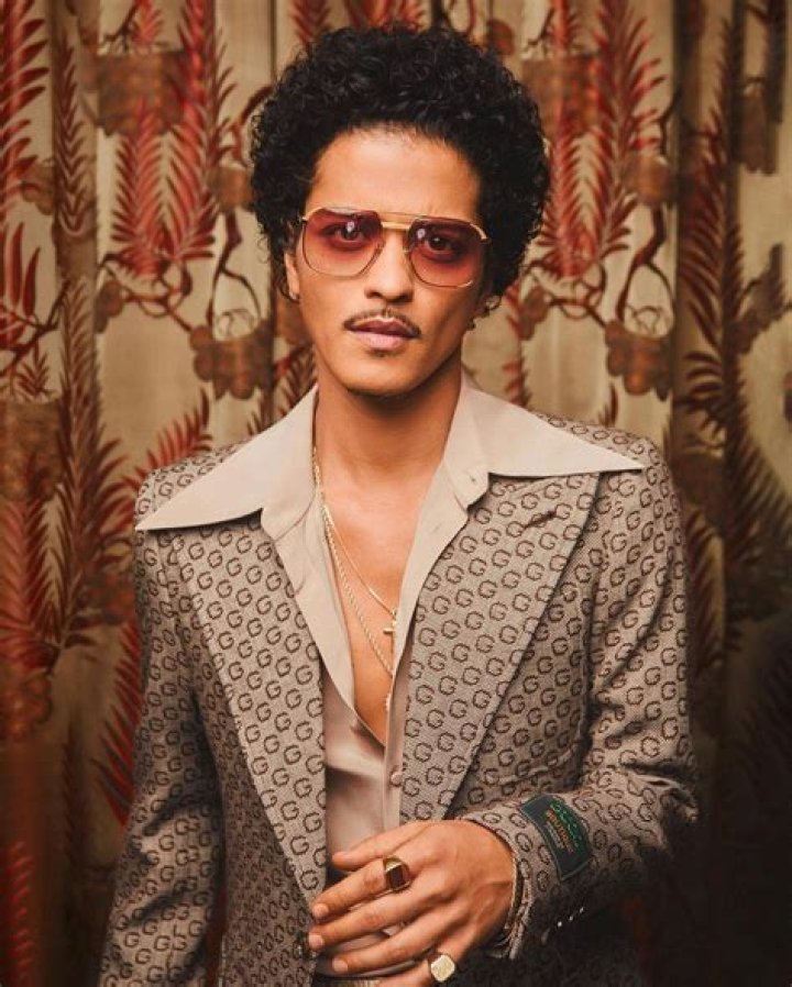Bruno Mars - Bio, Age, Net Worth, Height, In Relation, Nationality, Body Measurement, Career