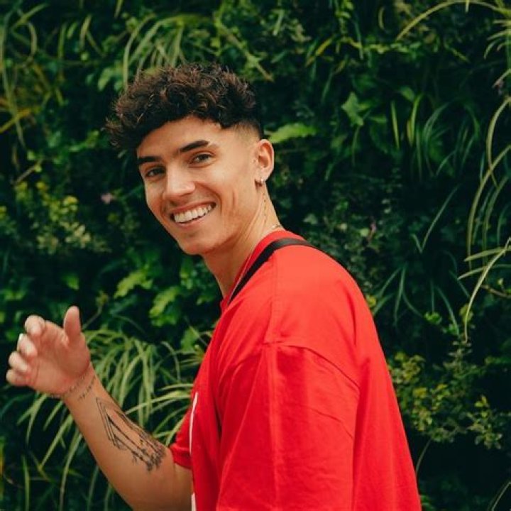 Cam Holmes: Wiki, Bio, Age, Height, Family, Girlfriend, Net Worth