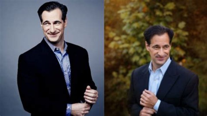 Carl Azuz Bio, Age, Height, Wife, Salary, Net Worth, CNN
