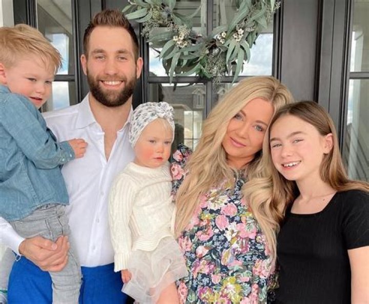 Carly Zucker Wedding, Age, Wikipedia, Baby, KFAN, Height, Wiki Bio