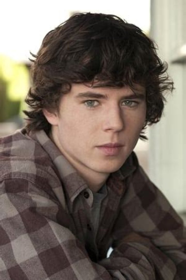 Charlie McDermott Biography
