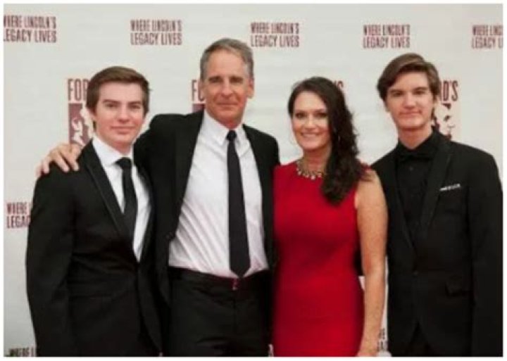 Chelsy Bakula Biography, Age, Husband, Parents, Net worth, Kids
