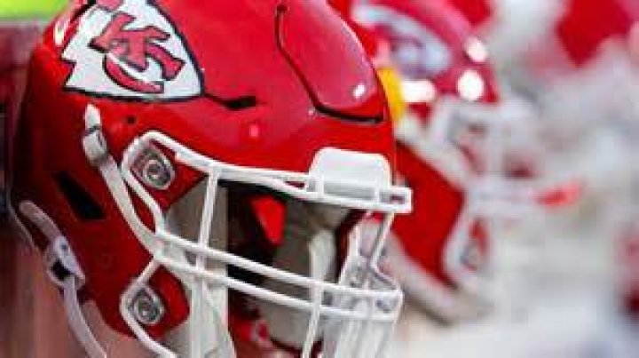 	CHIEFS’ SANTARELLI, CROCCO HONORED	