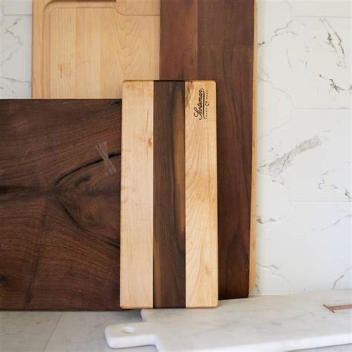 Curly Maple Bread Board
– Laurel Mercantile