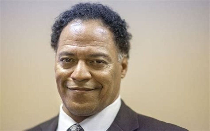 Cylk Cozart, age 59, married or not? It seems like he is still single.