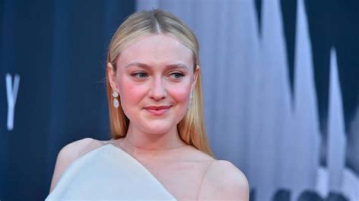 Dakota Fanning: A Comprehensive Look At Her Life And Career