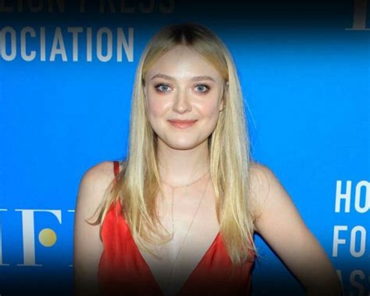 Dakota Fanning - Bio, Age, Career, Net Worth, Height, Facts