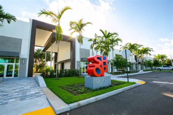 	DELRAY SHOP GOES FOR UPSCALE BUYER	