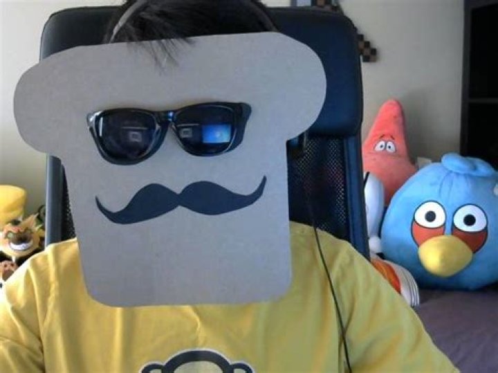 Disguised Toast accidentally trolls himself in most hilarious way during Twitch stream