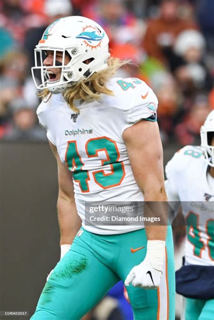 	Dolphins linebacker Andrew Van Ginkel sidelined at Tuesday’s practice	