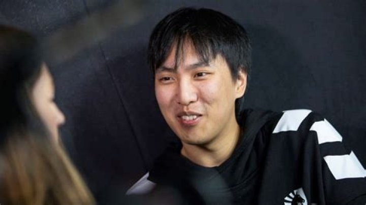 Doublelift explains why League of Legends is harder than Dota 2