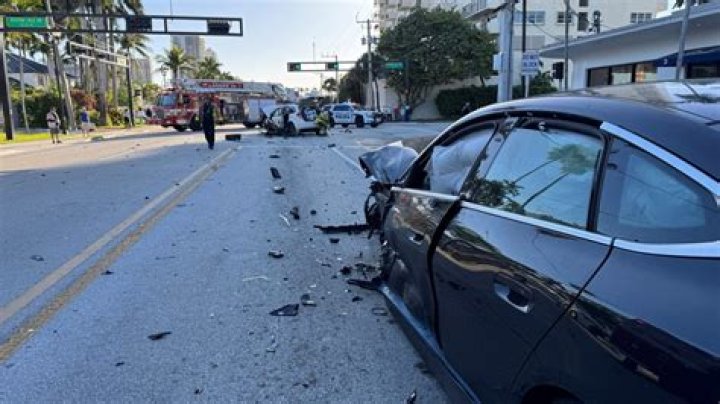 	Driver, passenger killed after car, charter bus crash in Fort Lauderdale	