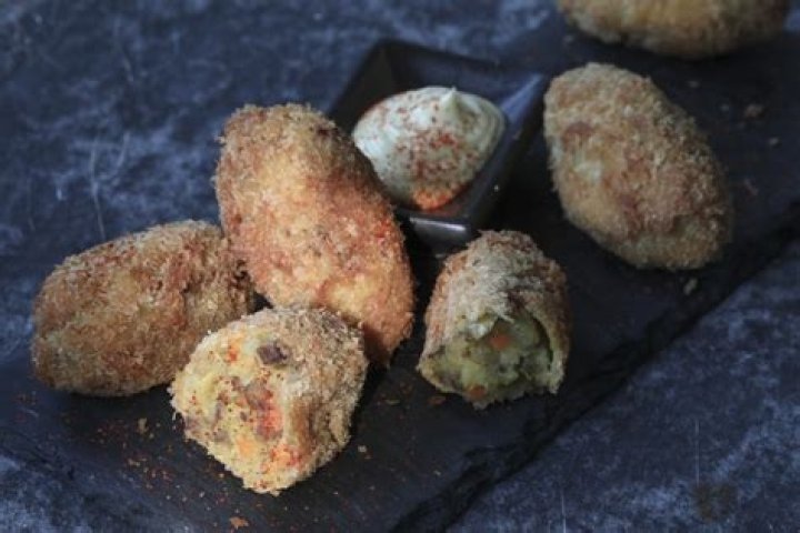 Easy Japanese fusion curry potato croquettes - recipe