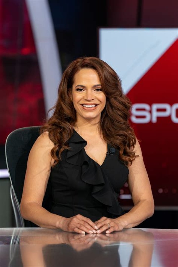 Elle Duncan Biography