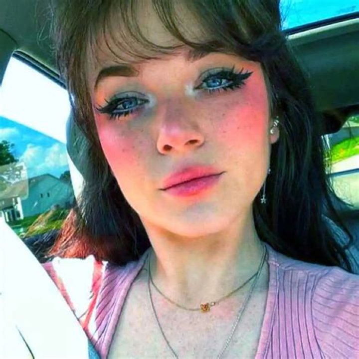 Emily Lynne: The Rising Star Of Digital Content Creation