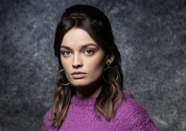 Emma Mackey - Bio, Age, Net Worth, Height, Nationality, Body Measurement, Career