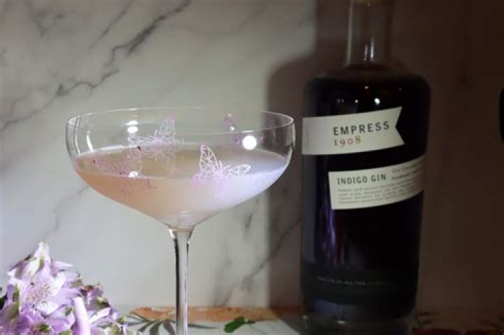 Experience The Glamour Of Flashy Cocktails