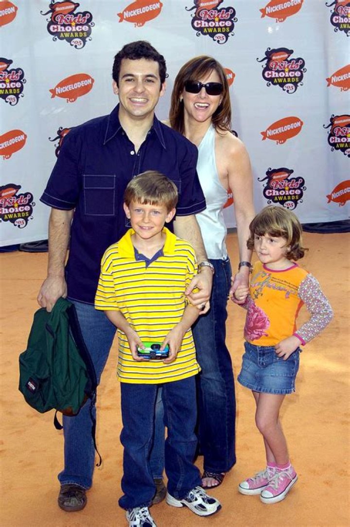 Exploring The Life Of Fred Savage And His Spouse