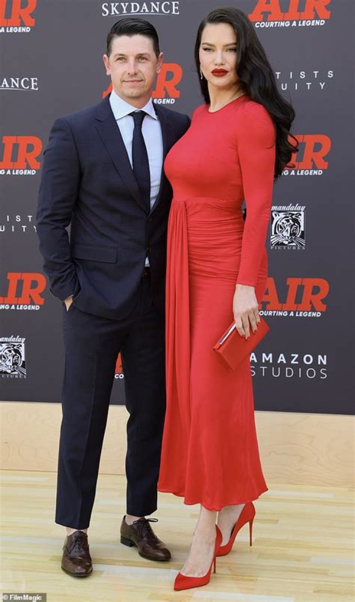 Exploring The Relationship Of Adriana Lima: Who Is Her Boyfriend?