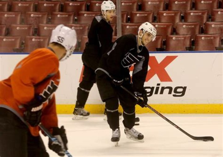 	Flyers defenseman Shayne Gostisbehere returns to South Florida roots	