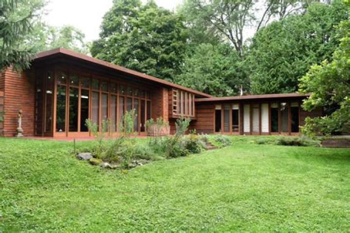 Frank Lloyd Wright Net Worth 2024