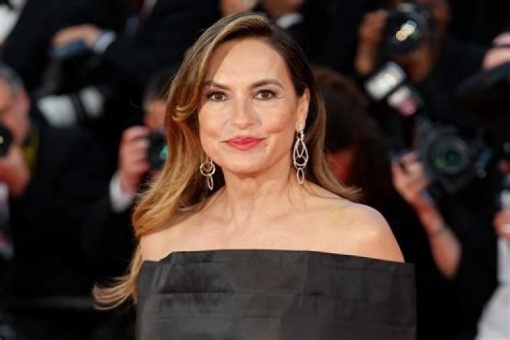 GALLERY: MARISKA HARGITAY’S CUTIE!